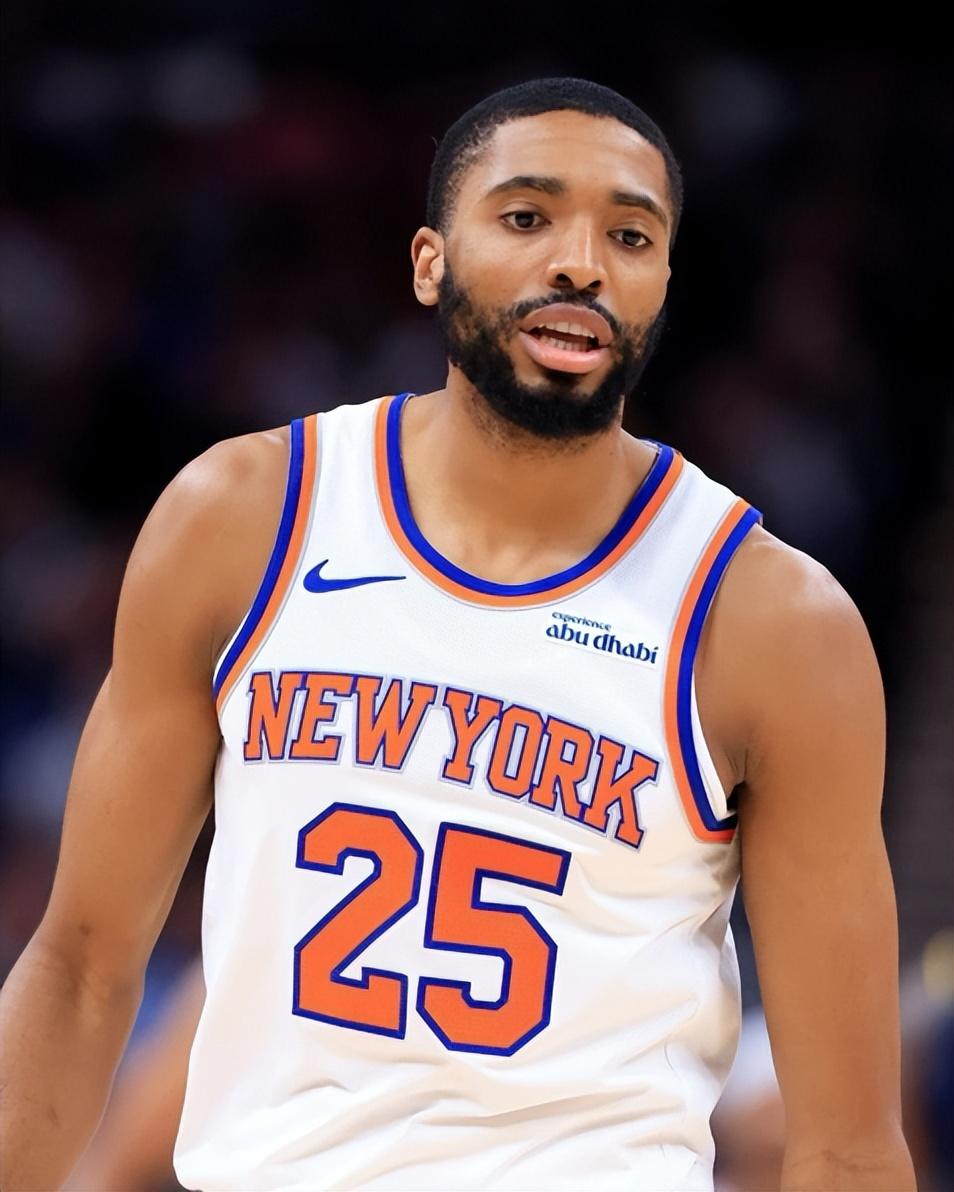 Kaiyun Sports-开云体育-西亚卡姆在切尔西比赛中险胜，战术调整引发热议！热度持续攀升的简单介绍