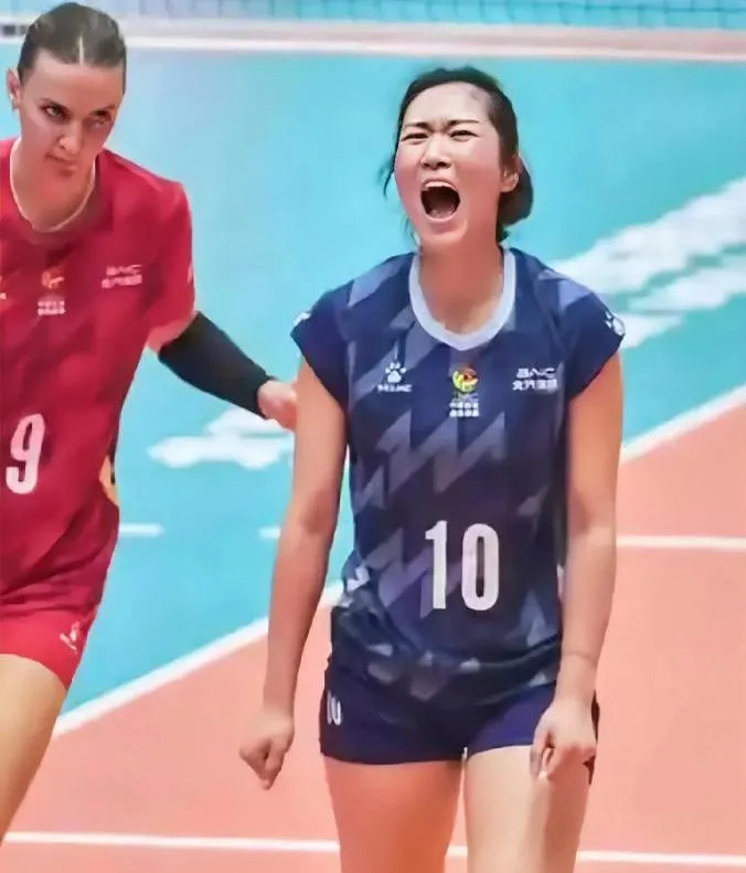 开云-爱游戏-包含费德勒重返赛场，险胜首场状态出色，西班牙队观众沸腾！引发球迷热议的词条